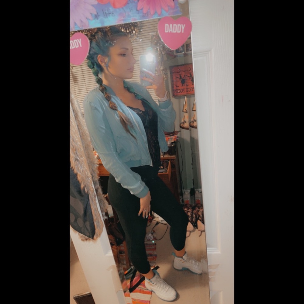 Meet your Posher, Mia